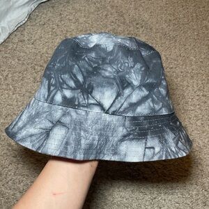 Olivia Moss High Tied Reversible Bucket Hat